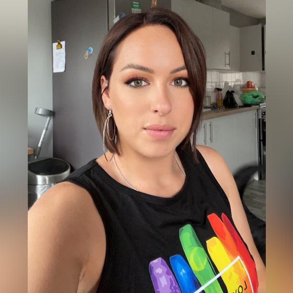 Meet your Posher, Sabrina - Picture 1 of 1